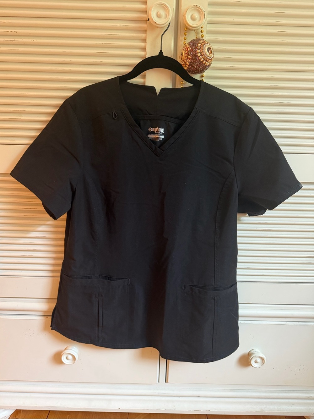 Euphoria By Cherokee Black Women's V-Neck Scrub Top, Large